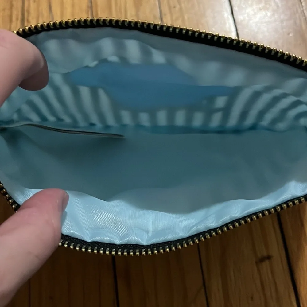 Lipstick Obsessed makeup pouch